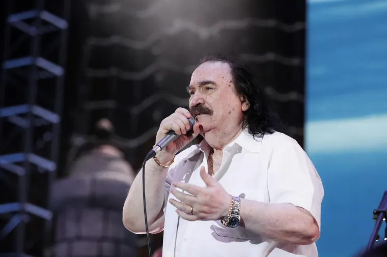 &quot;Važnije mi je napuniti Split nego Madison Square Garden&quot;, izjavio je Mišo pozdravljajući sve, a Splitskoj četvrtoj gardijskoj brigadi uputio je zahvalu. Mišo je uoči koncerta pozirao s unukom Elenom i raznježio sve.
