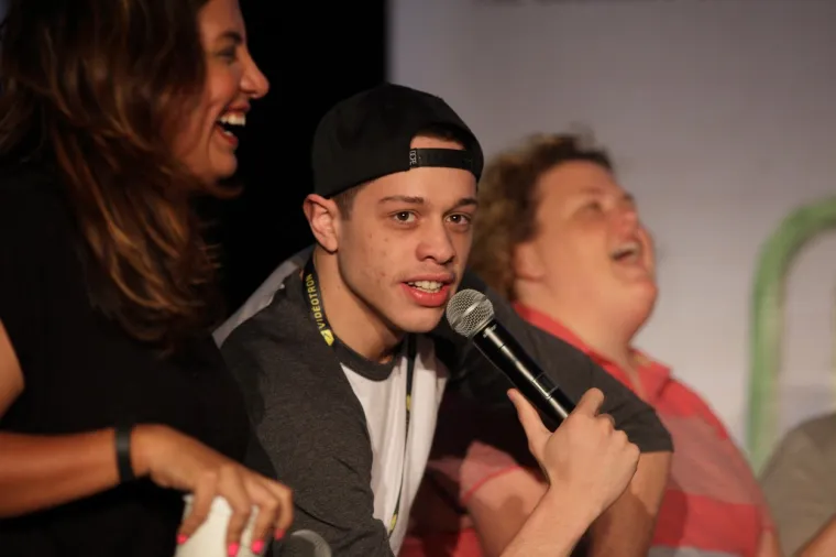 Nakon što je postao slavan zahvaljujući uspjehu na SNL-u, Davidson je sudjelovao u Comedy Central Roastu Justina Biebera, a pojavio se i u par filmova. U dobi od 17 ili 18 godina dijagnosticirana mu je Crohnova bolest. Glumac također koristi medicinsku marihuanu kao sredstvo protiv bolova za tu bolest. Boluje i od graničnog poremećaja osobnosti, zbog čega se liječi.