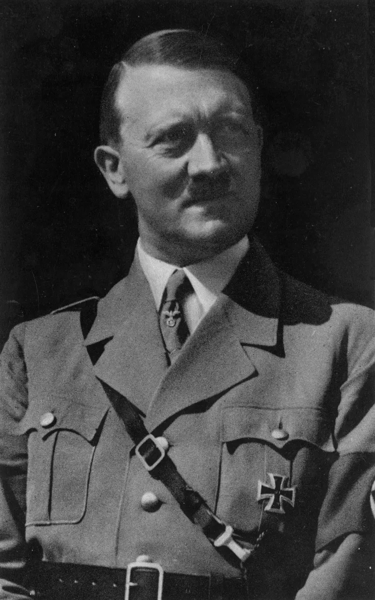 Prema Olheru, dr. Morell je polako počeo dodavati sastojke u svoje dnevne injekcije kad je Hitler prvi put okusio oksikodon prije velikog sastanka s Benitom Mussolinijem. &quot;Hitler je na kraju počeo biti ovisan o &apos;pojačanom osjećaju&apos; koji je tako savršeno odgovarao njegovoj vlastitoj slici veličine, a ta stvarnost više nije bila opskrbljiva&quot;, napisao je Ohler.