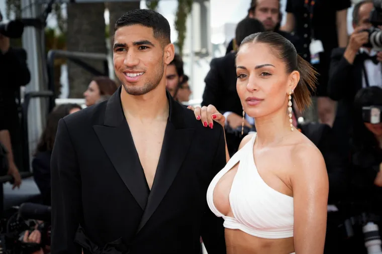 Nogometa&scaron;a Paris Saint-Germaina napadaju zbog ultraseksi haljine njegove supruge; U medijima su joj pikselizirali dekolte