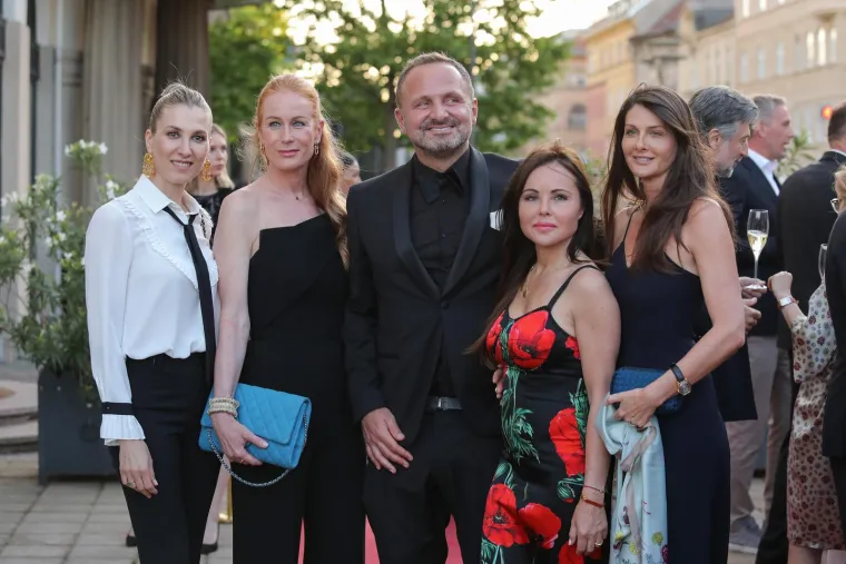 Poznate Hrvatice u borbi za kraljicu stila: Rozga je sve iznenadila, a pogledajte samo Bornu Kotromanić, Jelenu Veljaču, Lejlu Filipović...