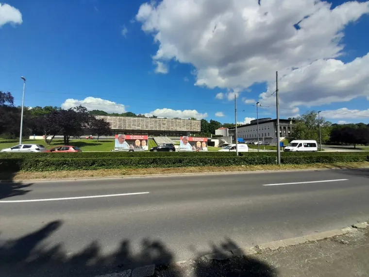 Zagrebom prošao s jumbo plakatima i pokazao što misli o nadbiskupima: &apos;Oče oprosti im jer ne znaju što čine!&apos;