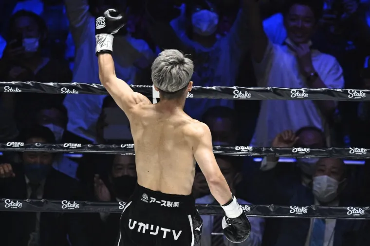 Bum, tres, Monstrum radi urnebes