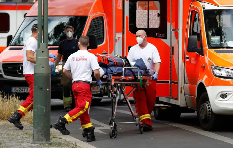 Autom pokosio pje&scaron;ake na nogostupu