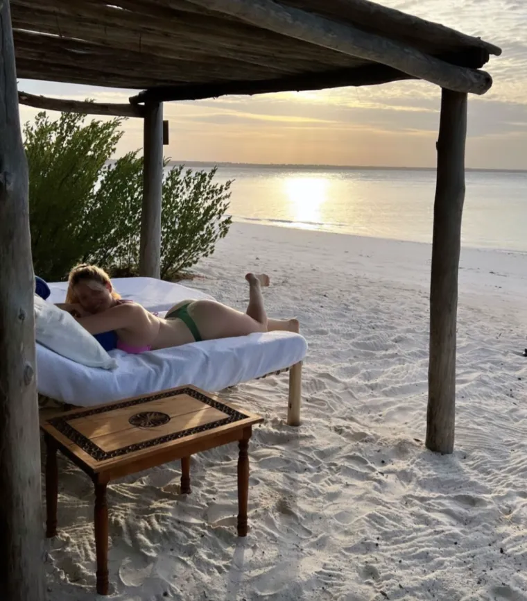 Apstinencija je konačno gotova. Wanda nakon duljeg vremena ponovo osvanula u golišavom izdanju, slikala se na plaži u minijaturnim tangama