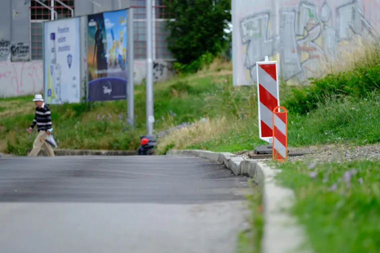 Ulegnuo se asfalt na zagrebačkoj cesti gdje je nedavno puknula cijev