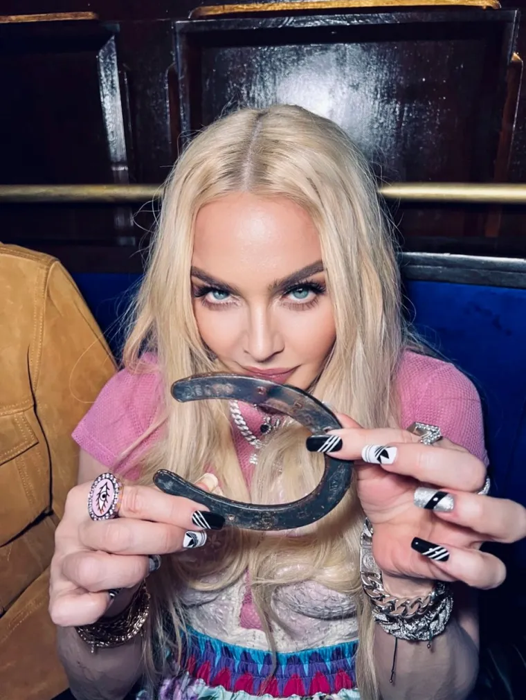 Madonna izgleda mlađe nego ikad, pogledajte fotke s njenog raskalašenog druženja