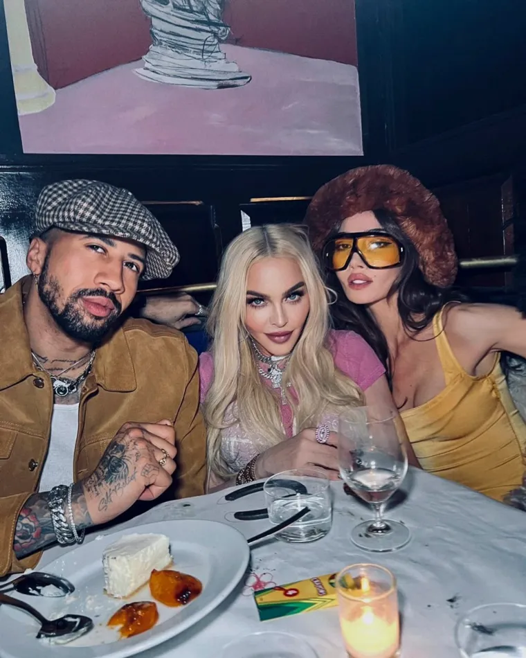 Madonna izgleda mlađe nego ikad, pogledajte fotke s njenog raskalašenog druženja