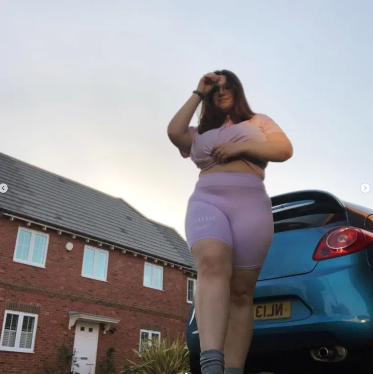 'Pijem antidepresive zbog svojih ogromnih grudi, ali mu&scaron;karci me mole da ih ne smanjim'