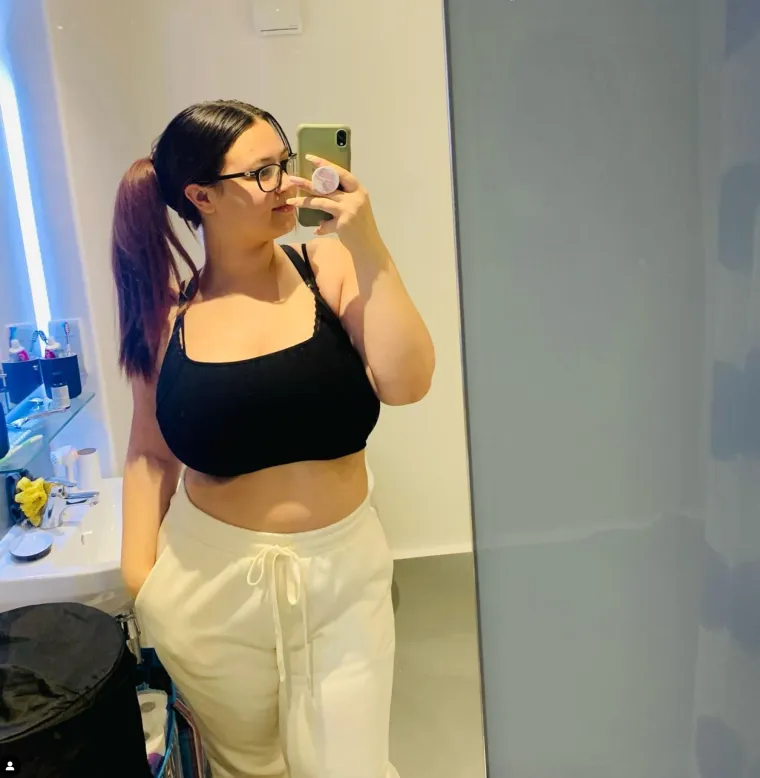 'Pijem antidepresive zbog svojih ogromnih grudi, ali mu&scaron;karci me mole da ih ne smanjim'