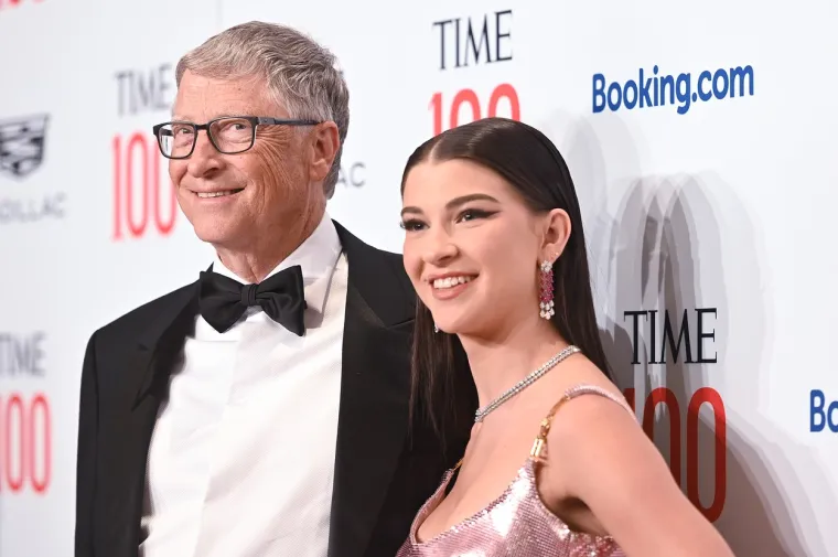 Phoebe Gates pojavila se na crvenom tepihu i iznenadila sve, izrasla je u prelijepu mladu ženu