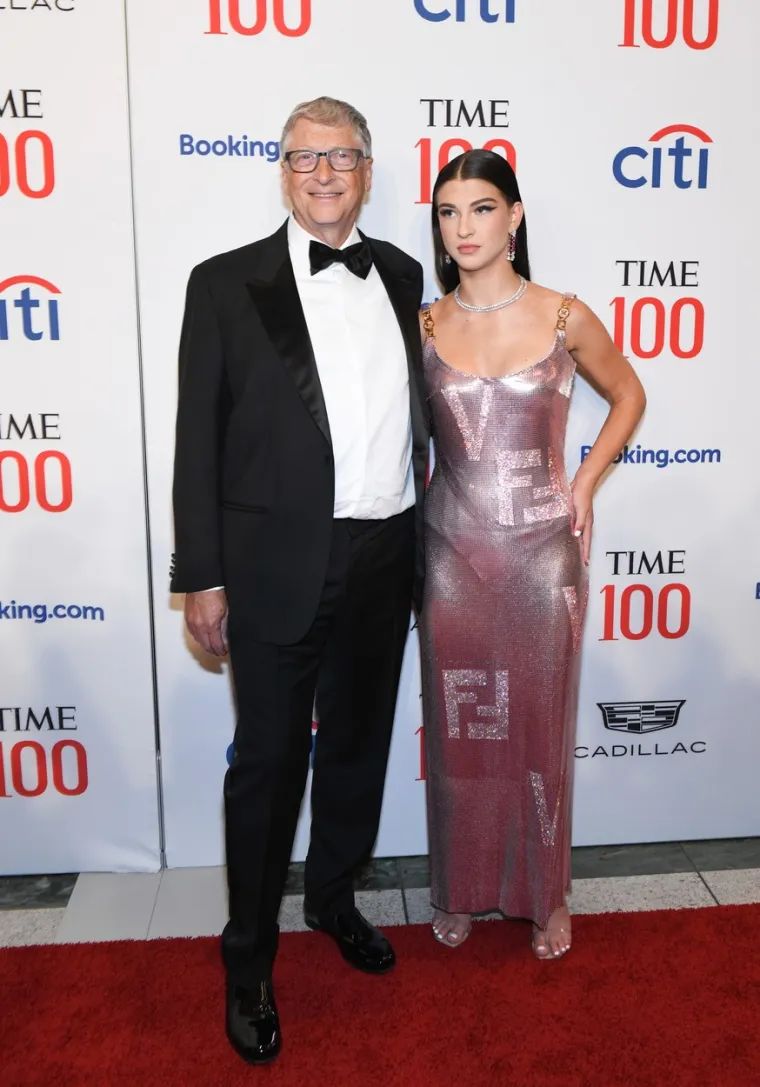 Phoebe Gates pojavila se na crvenom tepihu i iznenadila sve, izrasla je u prelijepu mladu ženu