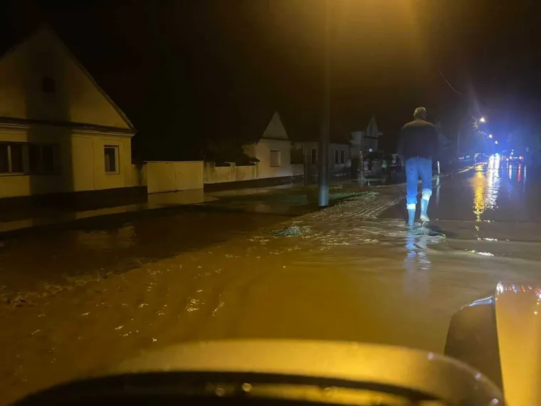FOTO/VIDEO Olujno nevrijeme ponovo zahvatilo pože&scaron;ki kraj: Ulice poplavljene, voda ulazila u kuće