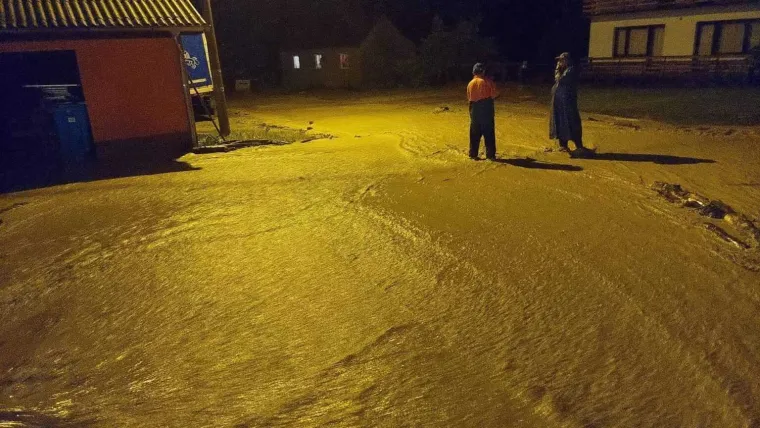 FOTO/VIDEO Olujno nevrijeme ponovo zahvatilo pože&scaron;ki kraj: Ulice poplavljene, voda ulazila u kuće
