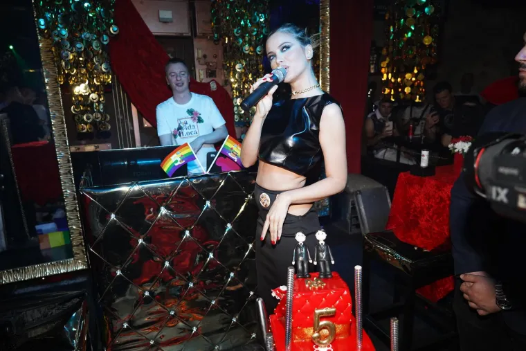 Milica Pavlović zakuhala atmosferu u beogradskom klubu, čini se da je već zaboravila svađicu s Acom Lukasom