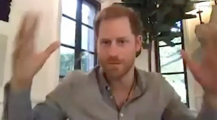 Angela, koja je godinu dana s Harryjem pisala biografiju o njemu, kazala je da misli da je princ "apsolutno bijesan". "Mislim da je jako uzrujan &scaron;to je bio uglavnom ignoriran. Jo&scaron; uvijek osjeća da mu se treba ispričati", kazala je.