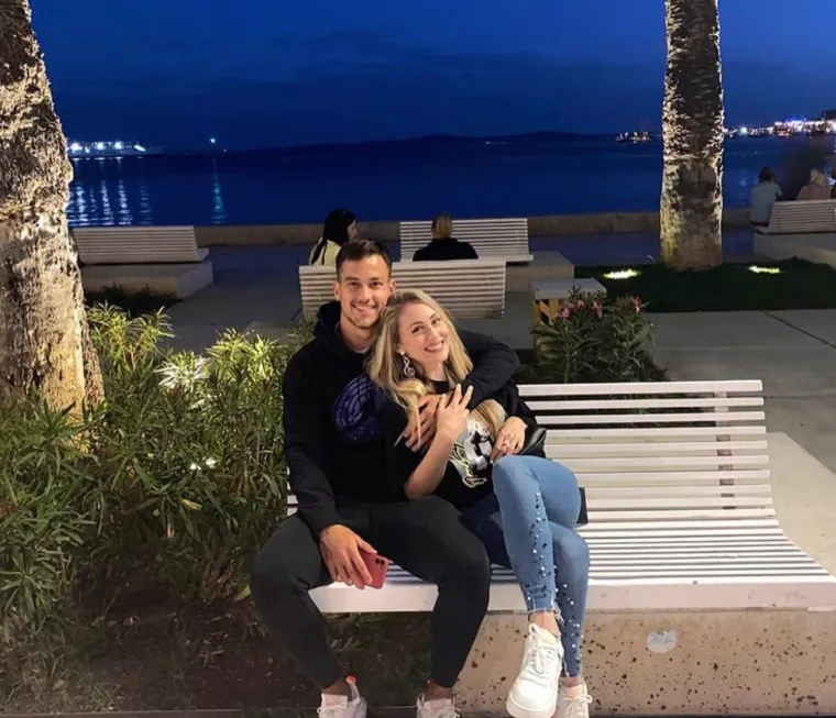 Ma kakvi Grašo i Hana, mladi hajdukovac i poznata zanosna pjevačica ljubavni su par godine: 'Zaljubljena sam, sudbina nas je spojila'