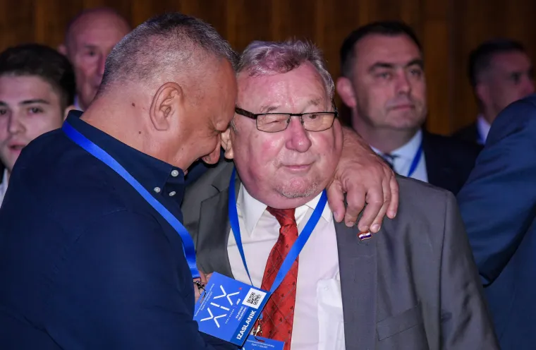 Lisinski pun raspoloženih HDZ-ovaca: Pogledajte tko je sve došao na Sabor. Beroš stigao među prvima, a Weber je kasnio