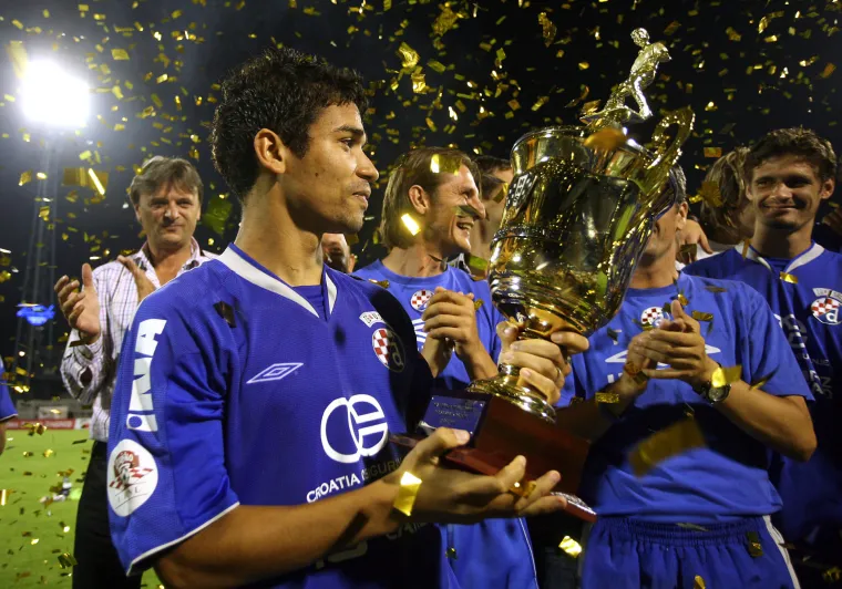 Dinamo, Dinamo i Dinamo... Modri apsolutno dominiraju ovom listom, a ništa nije drugačije tu na sedmom mjestu. Legendarni Vatreni, Eduardo, otišao je u Arenal 2007. godine za 13.5 milijuna eura. Podsjetimo, Eduardo je jedan od najubojitijih strijelaca u 1. HNL. Zabio je čak 34 pogotka u jednoj sezoni.