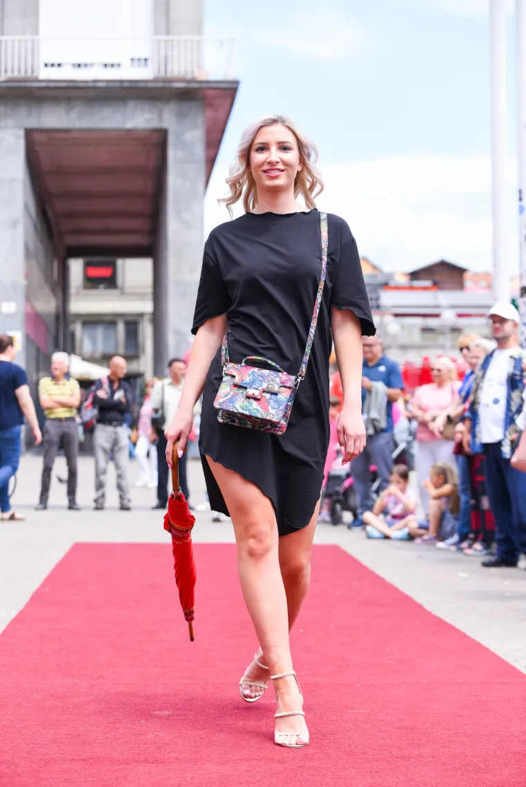 Danas je u centru Zagreba bilo vruće: Djevojkama su šareni modeli haljina isticali figuru