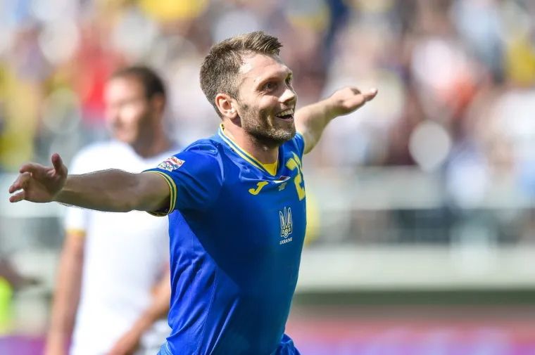 Prizori koji diraju ravno u srce: Pogledajte kako su ukrajinski nogometa&scaron;i iza&scaron;li na teren i &scaron;to ih je dočekalo na tribinama