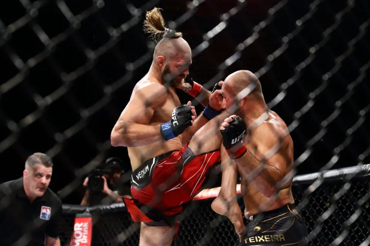 Bio je to jedan od najbrutalnijih mečeva UFC-a u posljednje vrijeme. Pogledajte dramatične scene iz borbe Prochazke i Glovera