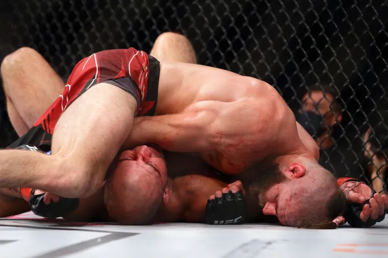 Bio je to jedan od najbrutalnijih mečeva UFC-a u posljednje vrijeme. Pogledajte dramatične scene iz borbe Prochazke i Glovera
