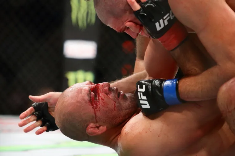Bio je to jedan od najbrutalnijih mečeva UFC-a u posljednje vrijeme. Pogledajte dramatične scene iz borbe Prochazke i Glovera