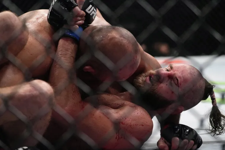 Bio je to jedan od najbrutalnijih mečeva UFC-a u posljednje vrijeme. Pogledajte dramatične scene iz borbe Prochazke i Glovera