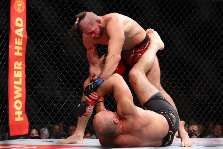 Bio je to jedan od najbrutalnijih mečeva UFC-a u posljednje vrijeme. Pogledajte dramatične scene iz borbe Prochazke i Glovera