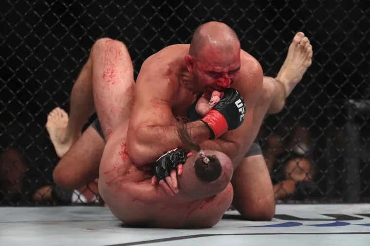 Bio je to jedan od najbrutalnijih mečeva UFC-a u posljednje vrijeme. Pogledajte dramatične scene iz borbe Prochazke i Glovera