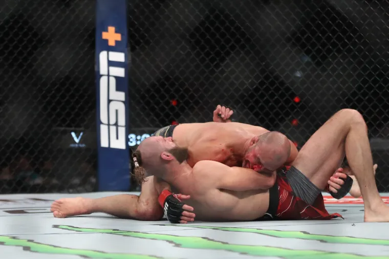Bio je to jedan od najbrutalnijih mečeva UFC-a u posljednje vrijeme. Pogledajte dramatične scene iz borbe Prochazke i Glovera