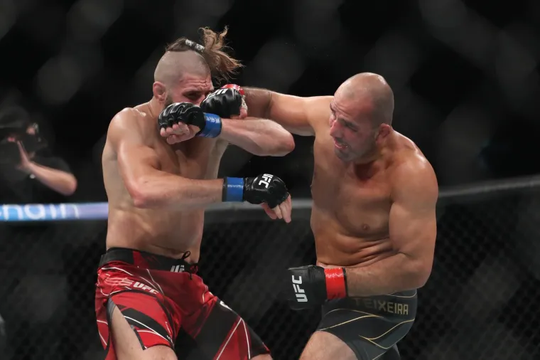 Bio je to jedan od najbrutalnijih mečeva UFC-a u posljednje vrijeme. Pogledajte dramatične scene iz borbe Prochazke i Glovera