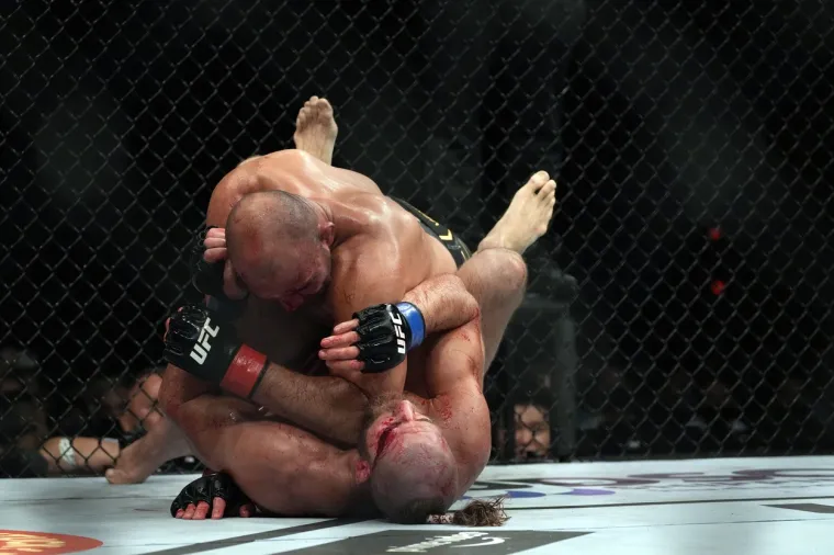 Bio je to jedan od najbrutalnijih mečeva UFC-a u posljednje vrijeme. Pogledajte dramatične scene iz borbe Prochazke i Glovera