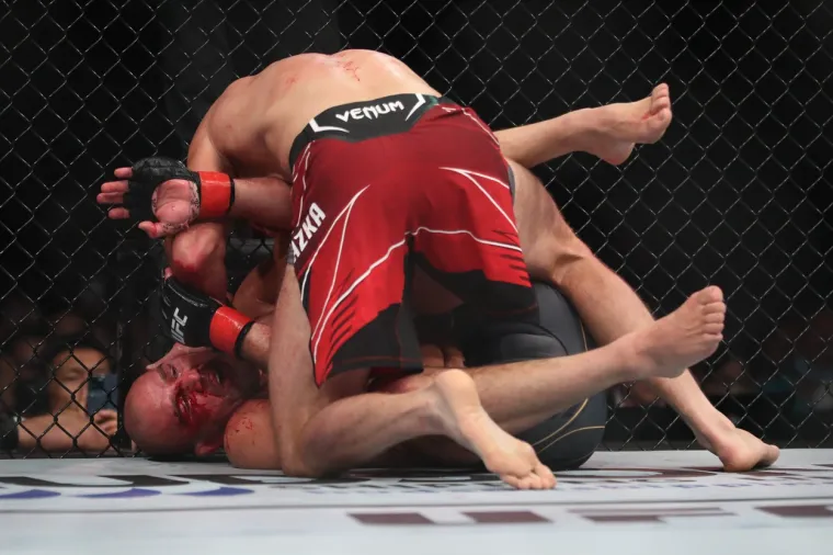 Bio je to jedan od najbrutalnijih mečeva UFC-a u posljednje vrijeme. Pogledajte dramatične scene iz borbe Prochazke i Glovera