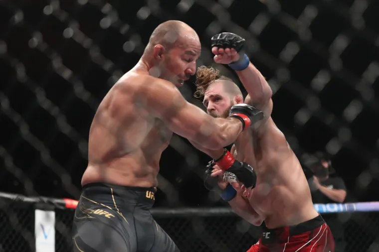 Bio je to jedan od najbrutalnijih mečeva UFC-a u posljednje vrijeme. Pogledajte dramatične scene iz borbe Prochazke i Glovera