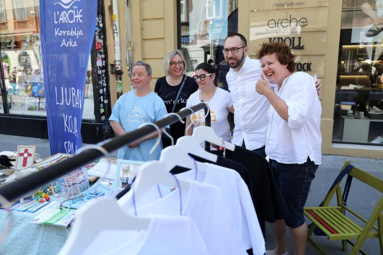 Više stotina građana u nedjelju je obišlo brojne štandove na kojima je svatko mogao pronaći nešto za sebe