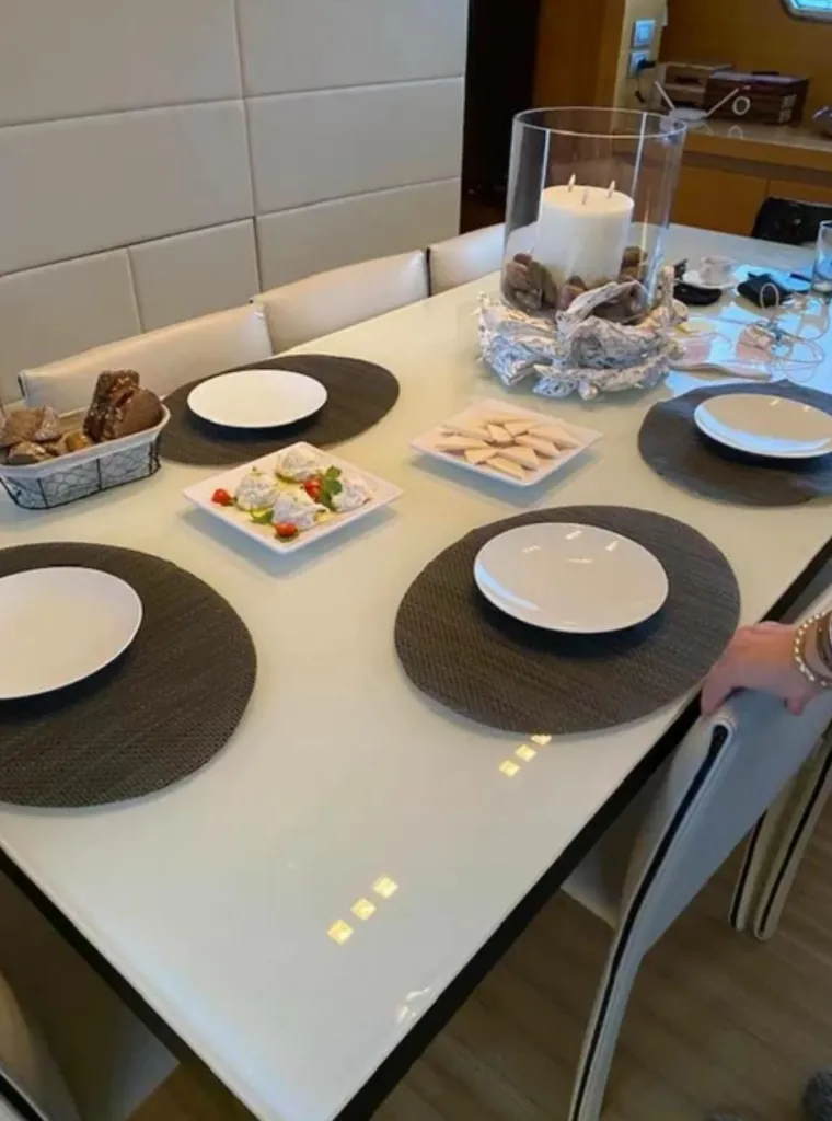 Jahta Lepe Brene od &scaron;est milijuna eura odi&scaron;e luksuzom: 'To je jedan lijep brodić s pet, &scaron;est spavaćih soba'