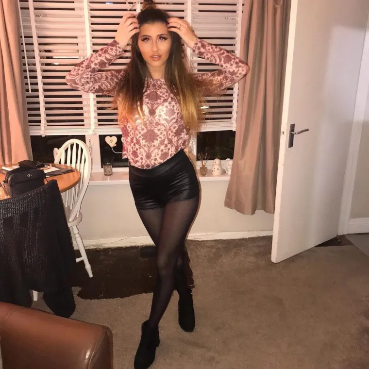 Dnevno joj se javlja i do 200 djevojaka: Dečki, ako joj i va&scaron;a cura &scaron;alje porukice, znajte da imate situaciju