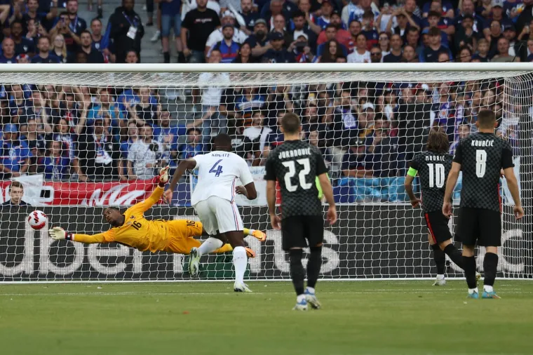 Pogledajte trenutak kada je Modrić &scaron;okirao i u&scaron;utkao tisuće nabrijanih Francuza. Vratar Tricolora nije imao &scaron;anse