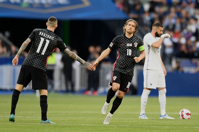 Pogledajte trenutak kada je Modrić &scaron;okirao i u&scaron;utkao tisuće nabrijanih Francuza. Vratar Tricolora nije imao &scaron;anse