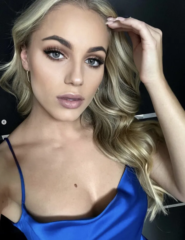 Najljep&scaron;a nogometa&scaron;ica do&scaron;la na odmor u Hrvatsku, pozirala u bikiniju i ostavila sve bez daha: 'Avion'