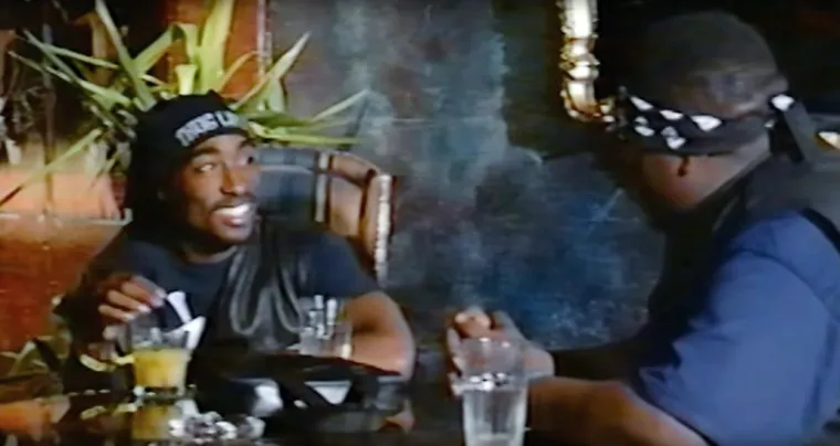 Tupacova ljubav prema hip hopu odvratila ga je od kriminalnog života (barem na neko vrijeme). Sa 17 godina, u proljeće 1989., upoznao je Leilu Steinberg u parku. Započeli su razgovor o Winnie Mandeli. Steinberg će se kasnije prisjetiti &quot;mladića s trepavicama poput lepeze, pune karizme i najzaraznijeg smijeha.&quot; U vrijeme kada su se upoznali, Tupac je opsesivno pisao poeziju i uvjerio Steinberg, koja nije imala iskustva u glazbenoj industriji, da postane njegova menadžerica.