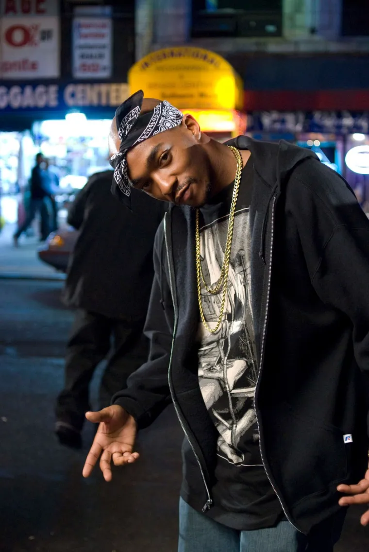 Tupac je objavio ukupno 11 platinastih albuma: četiri tijekom svoje karijere, a još je sedam objavljeno posthumno. Do danas je Tupac prodao više od 75 milijuna ploča diljem svijeta. U rujnu 2017., Američko udruženje izdavačke industrije (RIAA) uvrstilo je Tupaca kao 44. najprodavanijeg umjetnika svih vremena prema prodaji albuma i brojkama za streaming.