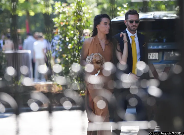 Biv&scaron;a Luke Jovića imala je istu vjenčanicu kao Dina Dragija, novopečena supruga Tina Jedvaja: Na njihovu vjenčanju pojavile su se i Mamićeve kćeri