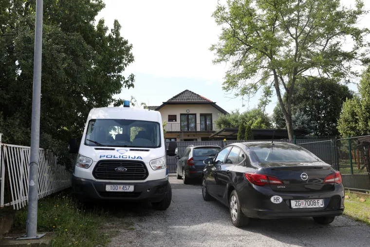 Pogledajte kako je izgledao pretres kuće i automobila uhićenog Dumbovića: 'Pao' biv&scaron;i gradonačelnik Petrinje