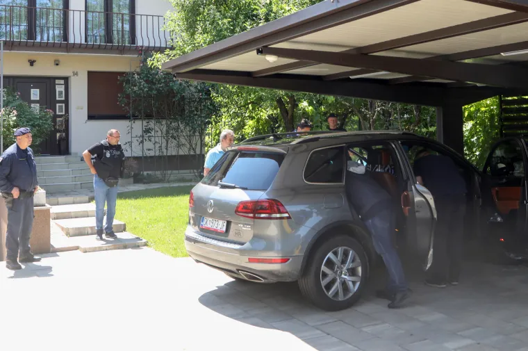 Pogledajte kako je izgledao pretres kuće i automobila uhićenog Dumbovića: 'Pao' biv&scaron;i gradonačelnik Petrinje