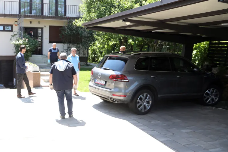 Pogledajte kako je izgledao pretres kuće i automobila uhićenog Dumbovića: 'Pao' biv&scaron;i gradonačelnik Petrinje