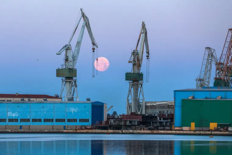 &apos;Supermjesec jagode&apos; zasjao iznad Pule