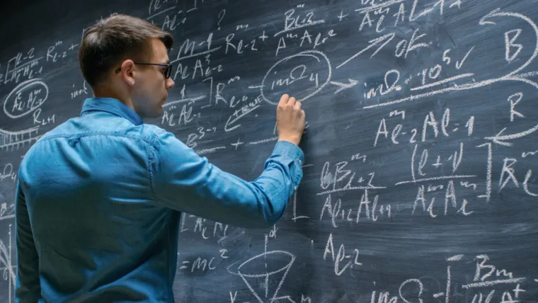 Želite li izračunati svoje izglede, uzmite olovku u ruke i papir pred sebe jer slijedi jednadžba: Wt+1= w + RwWt + IHM (Ht) Zbunjujuće? Može izgledati kao niz nasumično odabranih slova i pokoje brojke, ali nije tako. Evo i obrazloženja Gottmana i Murraya. 1. Wt+1 označava pozitivnost ili negativnost ženinog sljedećeg komentara u raspravi. 2. Malo w označava općenito ženino raspoloženje. 3. Dodajete RwWt, što označava ženino raspoloženje prema mužu. 4. Zatim dodajete IHM, što označava muževljev utjecaj. 5. (Ht) na kraju jednadžbe znači da morate uvrstiti i najnoviju muževljevu radnju.